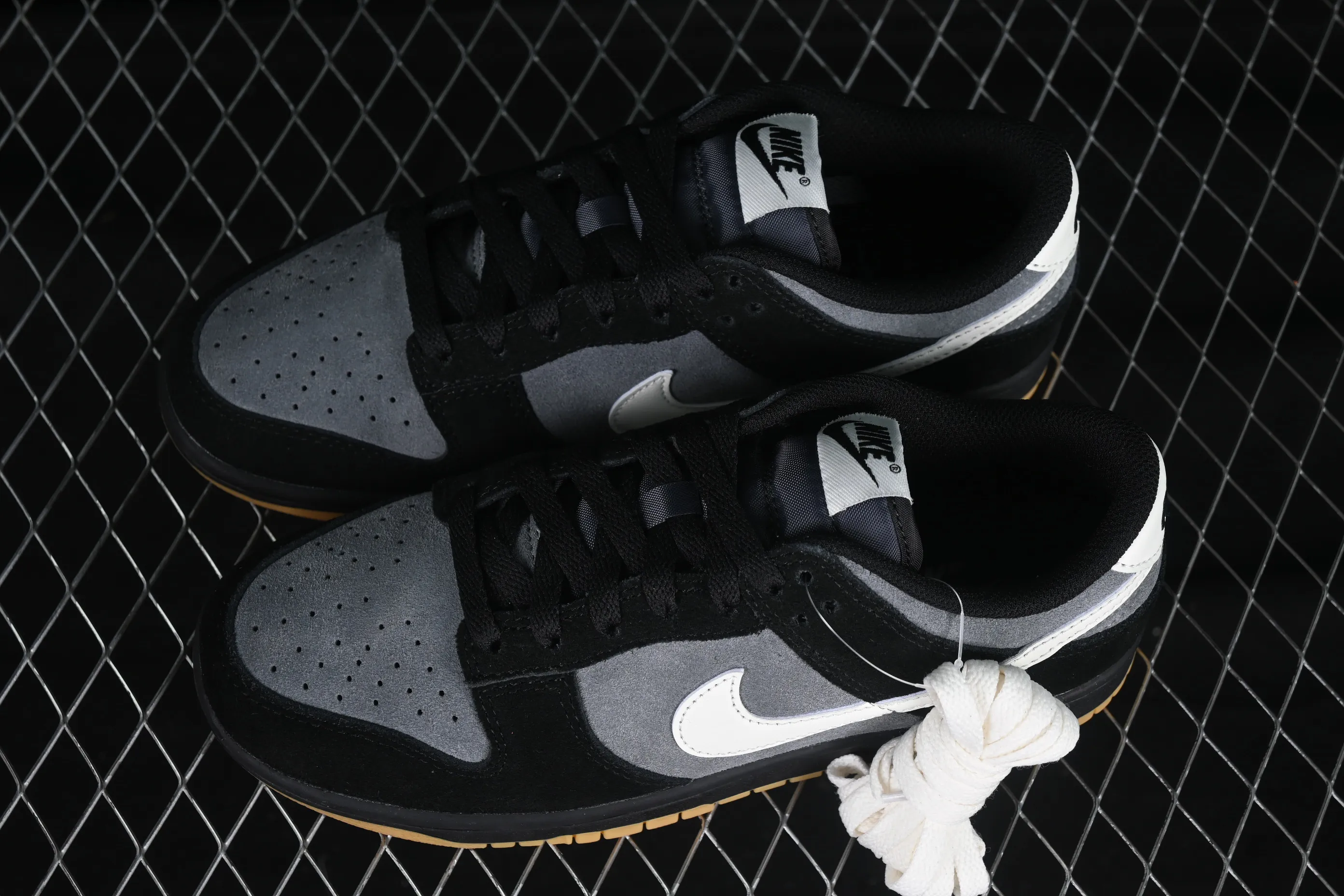All categories Nk SB Dunk series Nk SB Dunk Low low-top sneakers Nk Dunk Low black and gray color low-top casual sneakers HQ1931-001